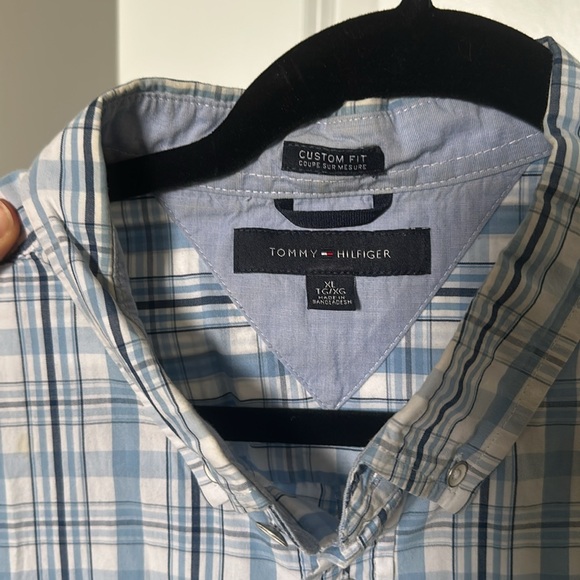 Tommy Hilfiger - Men’s Blue Plaid Short Sleeve Custom Fit Shirt - Picture 2 of 5